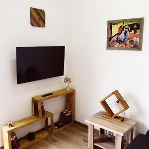  Apartment Vangogh